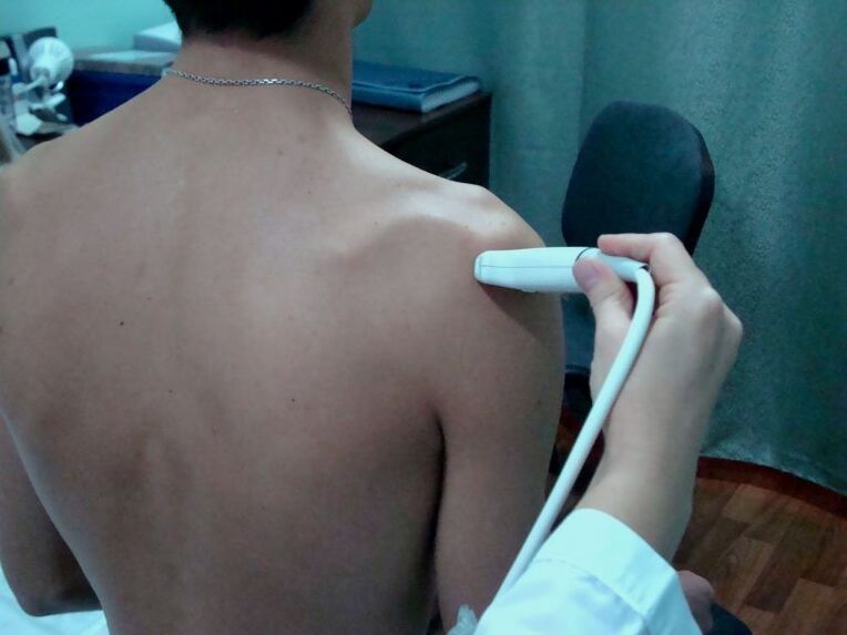 Современата физиотерапија ќе помогне да се справат со симптомите на артроза на рамото во раните фази