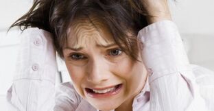 Појава на болка кај жена поради стрес